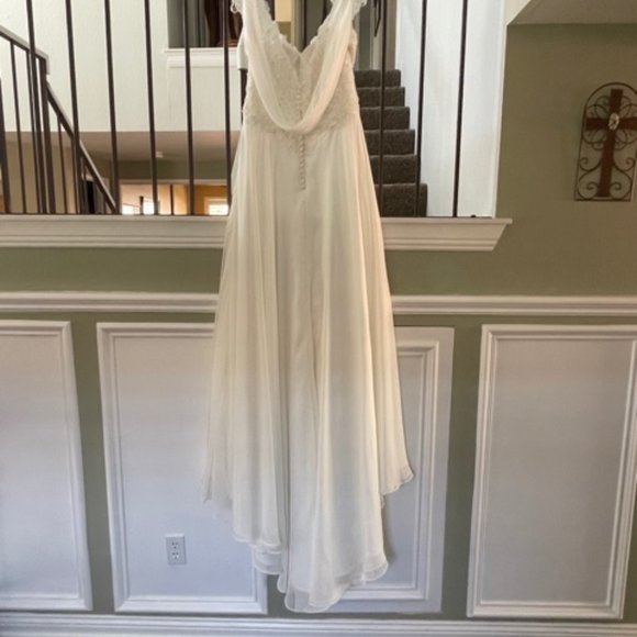 Beautiful Mori Lee Ivory Wedding Dress - Picture 14 of 14